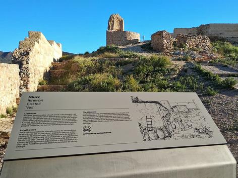 itinerarios_culturales_castello._atril_acero_inoxidable_e_impresion_en_hpl